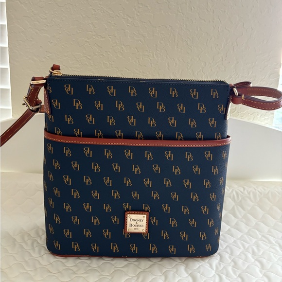Dooney & Bourke Gretta Everyday Crossbody - Picture 3 of 10